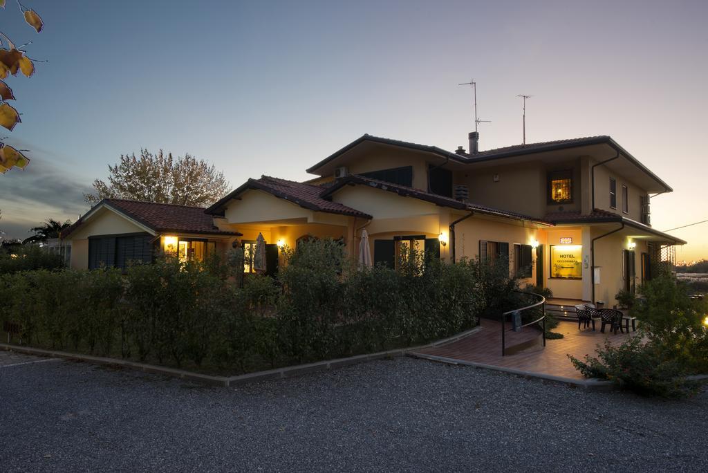 Cecco Di Nara Hotel Massarosa Bagian luar foto